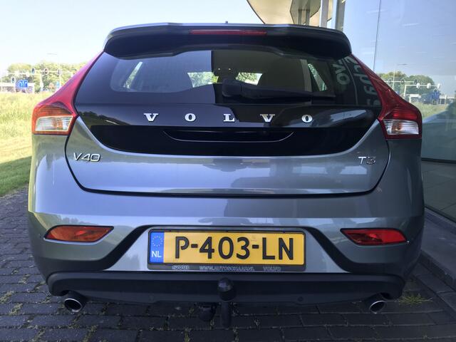Volvo V40 1.5 T3 Momentum Automaat | Rijklaar incl 12 mnd Bovag | Trekhaak Stoelverwarming PDC voor Climate control