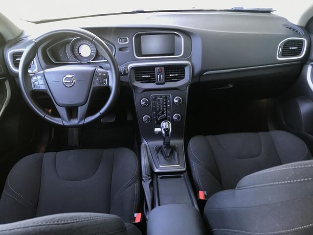 Volvo V40 1.5 T3 Momentum Automaat | Rijklaar incl 12 mnd Bovag | Trekhaak Stoelverwarming PDC voor Climate control