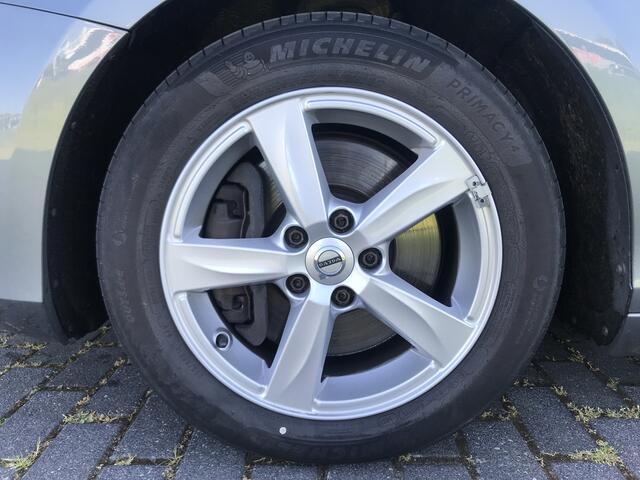 Volvo V40 1.5 T3 Momentum Automaat | Rijklaar incl 12 mnd Bovag | Trekhaak Stoelverwarming PDC voor Climate control