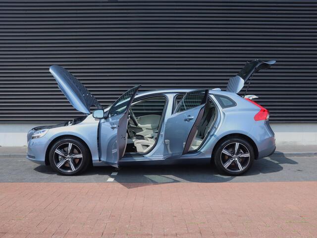 Volvo V40 1.5 T2 Nordic+ | Clima | Adapt. Cruise | Intellisafe | Navi Full Map | LED | Stoelverw. | Multimedia | Standkachel |