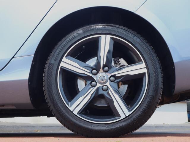 Volvo V40 1.5 T2 Nordic+ | Clima | Adapt. Cruise | Intellisafe | Navi Full Map | LED | Stoelverw. | Multimedia | Standkachel |