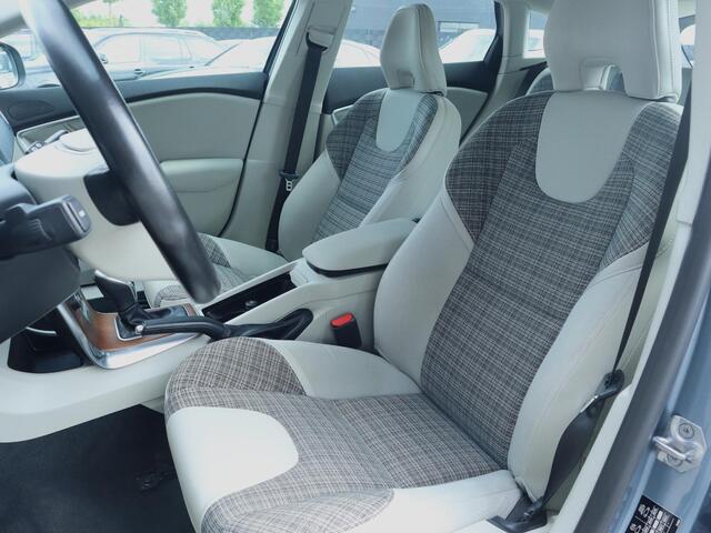 Volvo V40 1.5 T2 Nordic+ | Clima | Adapt. Cruise | Intellisafe | Navi Full Map | LED | Stoelverw. | Multimedia | Standkachel |