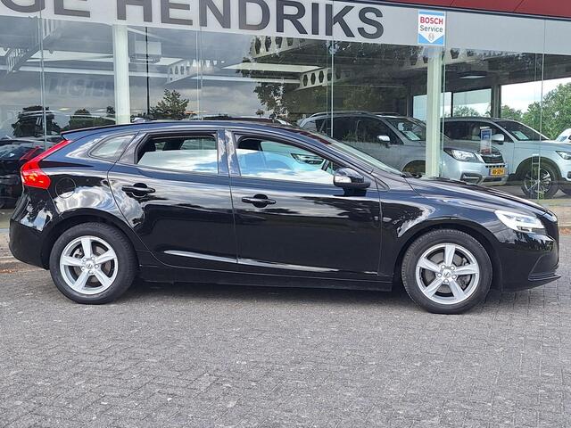 Volvo V40 2.0 T2 Momentum | Full LED | Trekhaak 1500kg | Climate | Navi | CC | Zeer mooi! | occasion