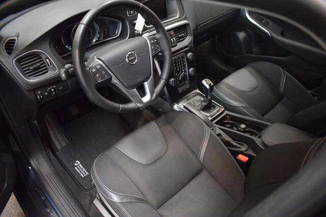 Volvo V40 2.0 123pk Momentum Trekhaak 1500kg/ Navi/ Cruise/Stoelverw.