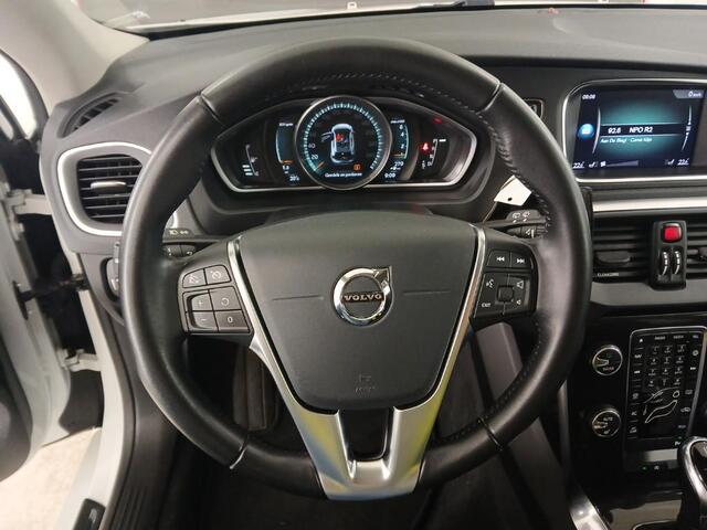 Volvo V40 T2 POLAR + AUTOMAAT | Multi media | spraakbediening telefoon en Navigatie | Stoelverwarming |