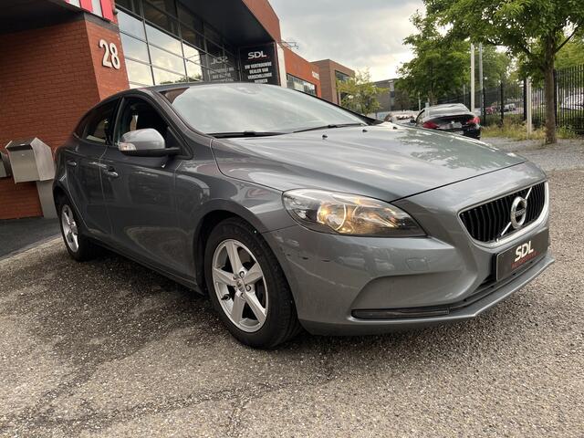 Volvo V40 1.5 T2 Momentum // CRUISE CONTROL // CLIMA // NAVI // PARKEERSENSOREN // TREKHAAK //