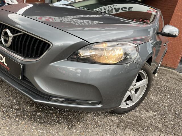 Volvo V40 1.5 T2 Momentum // CRUISE CONTROL // CLIMA // NAVI // PARKEERSENSOREN // TREKHAAK //