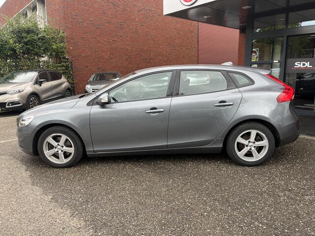 Volvo V40 2.0 T2 Nordic // CRUISE // CLIMA // CAMERA+SENSOREN // NAVI // STOELVERWARMING //