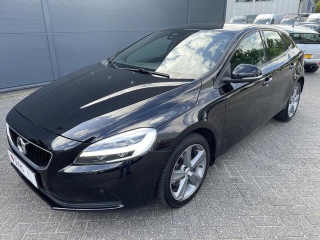 Volvo V40 2.0 D2 Luxury (Camera - LED - Stoelverwarming - Parkeersensoren V+A - Automatische Airco - Navigatie - 17"incl 4S)