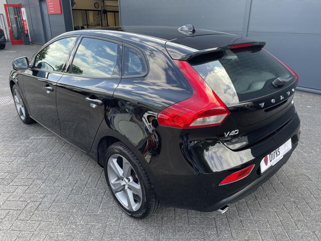 Volvo V40 2.0 D2 Luxury (Camera - LED - Stoelverwarming - Parkeersensoren V+A - Automatische Airco - Navigatie - 17"incl 4S)
