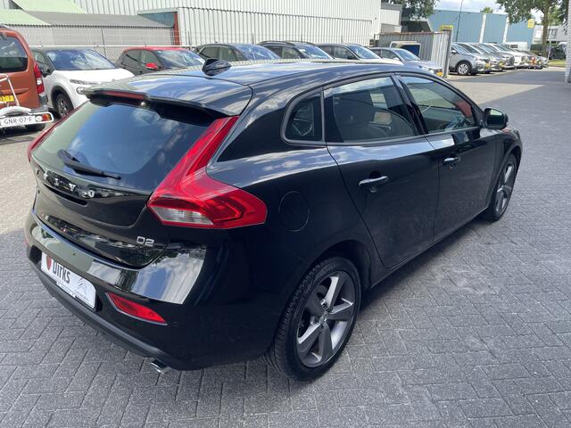 Volvo V40 2.0 D2 Luxury (Camera - LED - Stoelverwarming - Parkeersensoren V+A - Automatische Airco - Navigatie - 17"incl 4S)