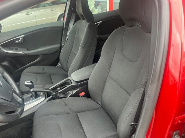 Volvo V40 2.0 T2 122PK LED koplampen/Navi/PDC Onderhoudshistorie