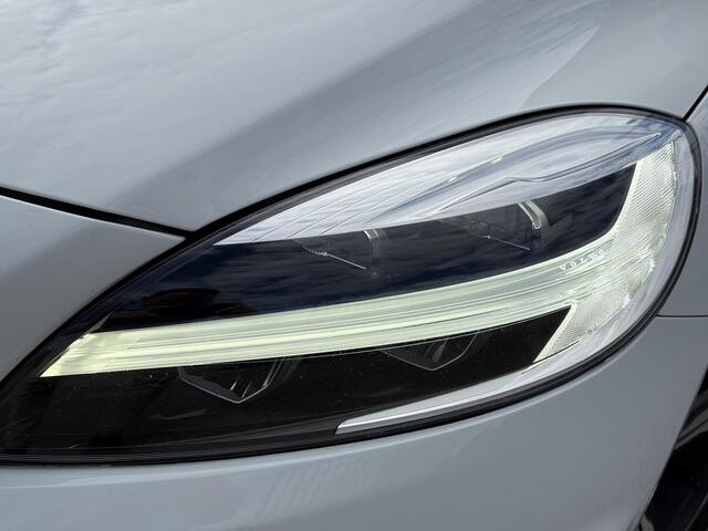 Volvo V40 1.5 T3 Polar+ Sport | DAB | Panoramadak | Stoelverwarming | Parkeersensoren V+A | Parkeercamera | Keyless entry/start | Harman/Kardon | Volvo on Call |