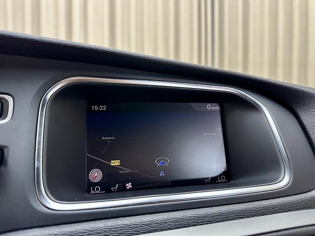 Volvo V40 2.0 T2 *R-Design* Facelift / 1/2 Leder / Stoelverwarming / Camera / LED / Navi / Cruise Control / 17"LMV