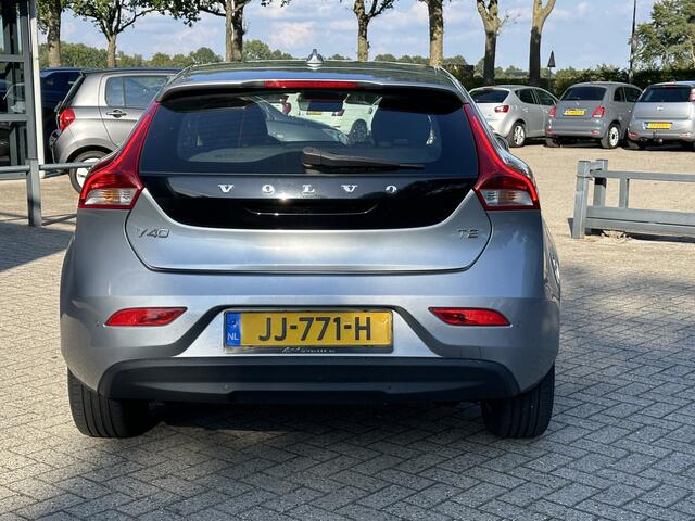 Volvo V40 2.0 T2 Momentum Xenon/Navigatie/Stoelverwarming/PDC