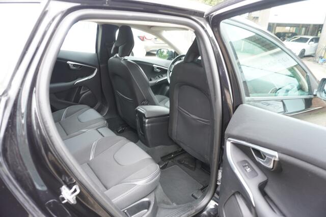 Volvo V40 2.0 D2 Nordic+ STANDKACHEL NAVI STOELVERWARMING