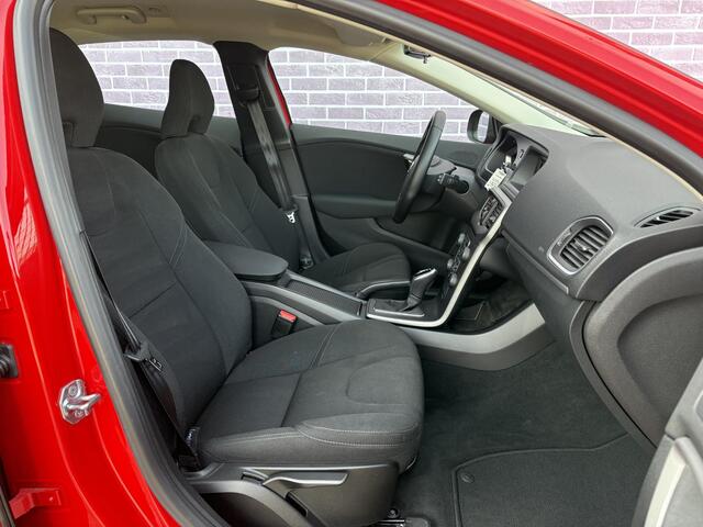 Volvo V40 1.5 T2 Kinetic | 1ste eigenaar | Airco | Cruise controle | Stoelhoogte verstelling | Licht metalen velgen 16" | Multimediascherm |