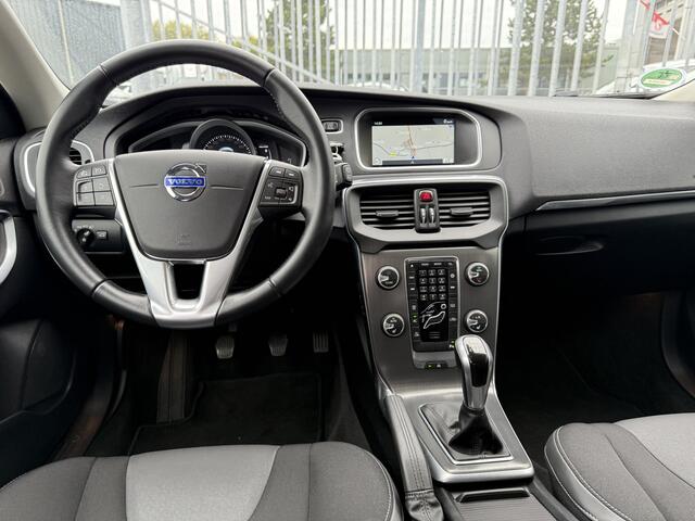 Volvo V40 2.0 T3 Momentum Xenon/LED verl, Navigatie, Parkeersens, Trekhaak, etc..!!