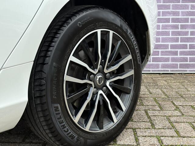 Volvo V40 1.5 T2 Polar+ | Stoelverwarming | Volvo on Call | DAB | High Performance Audio | Elektrisch verwarmbare voorruit | Parkeersensoren | Climate Control |