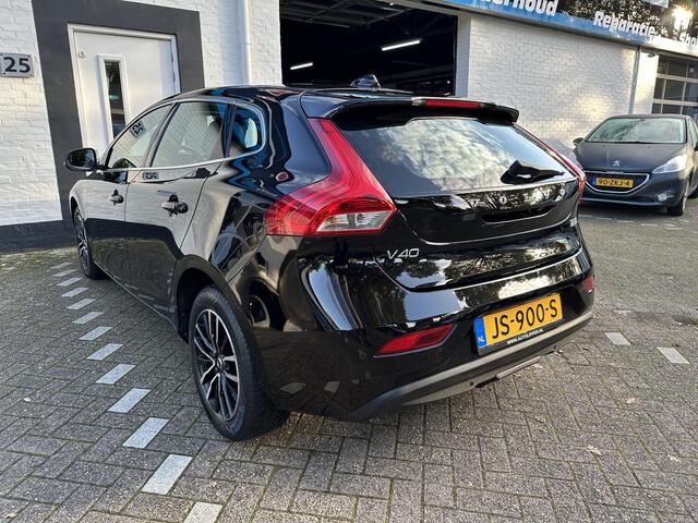 Volvo V40 1.5 T2 Nordic+ /Nieuwe apk bij aflevering/Panorama raam/Camera/LM velgen All season banden/Automaat/Leder/Navi/Trekhaak/Dealer onderhouden