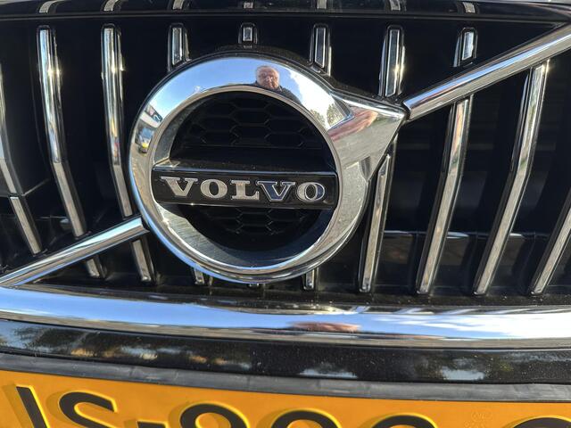 Volvo V40 1.5 T2 Nordic+ /Nieuwe apk bij aflevering/Panorama raam/Camera/LM velgen All season banden/Automaat/Leder/Navi/Trekhaak/Dealer onderhouden