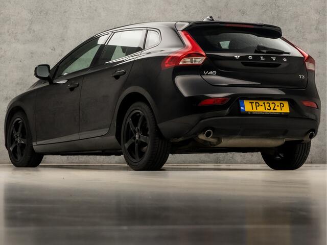Volvo V40 1.5 T3 Dynamic Sport 153Pk Automaat (NAVIGATIE, CLIMATE, STOELVERWARMING, LED KOPLAMPEN, SPORTSTOELEN, PARKEERSENSOREN, CRUISE, NIEUWSTAAT)