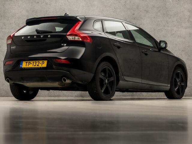 Volvo V40 1.5 T3 Dynamic Sport 153Pk Automaat (NAVIGATIE, CLIMATE, STOELVERWARMING, LED KOPLAMPEN, SPORTSTOELEN, PARKEERSENSOREN, CRUISE, NIEUWSTAAT)
