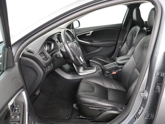 Volvo V40 1.5 T3 Inscription | Leder | Trekhaak | Navigatie | Full LED | Parkeerhulp | Climate control | Bluetooth | Cruise control