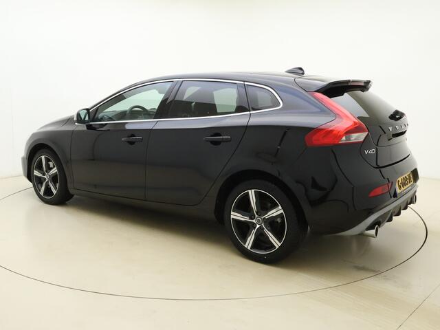 Volvo V40 T3 153pk Automaat Polar+ Sport / 1e Eig. / Panoramadak / Harman&Kardon / PDC + Camera / Stoelverwarming / Getint glas / Keyless / DAB+ / 17'' / On Call /