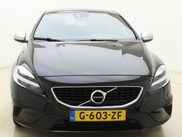 Volvo V40 T3 153pk Automaat Polar+ Sport / 1e Eig. / Panoramadak / Harman&Kardon / PDC + Camera / Stoelverwarming / Getint glas / Keyless / DAB+ / 17'' / On Call /