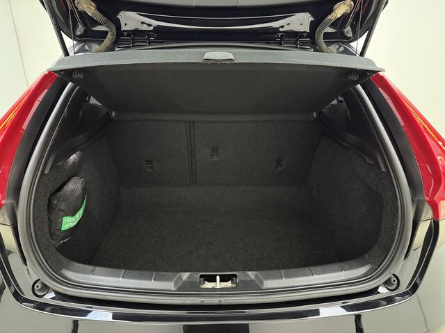 Volvo V40 T3 153pk Automaat Polar+ Sport / 1e Eig. / Panoramadak / Harman&Kardon / PDC + Camera / Stoelverwarming / Getint glas / Keyless / DAB+ / 17'' / On Call /