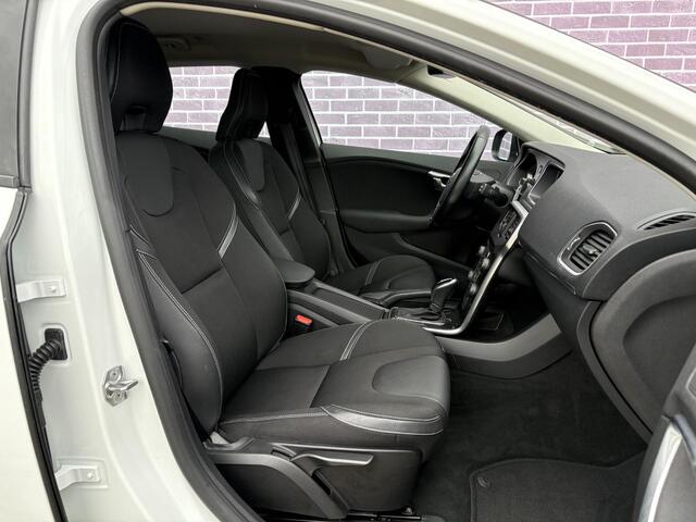 Volvo V40 1.5 T2 Edition+ | TREKHAAK | Automaat | Standkachel | Stoelverwarming | Volvo on Call | Regensensor | Dealer onderhouden |