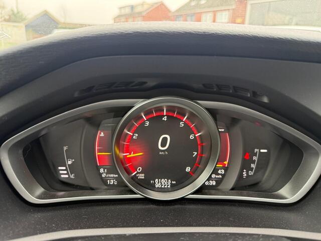 Volvo V40 1.5 T2 Polar+ | Standkachel | Achteruitrijcamera | LED Koplampen | Navigatie | Stoelverwarming | Parkeersensoren