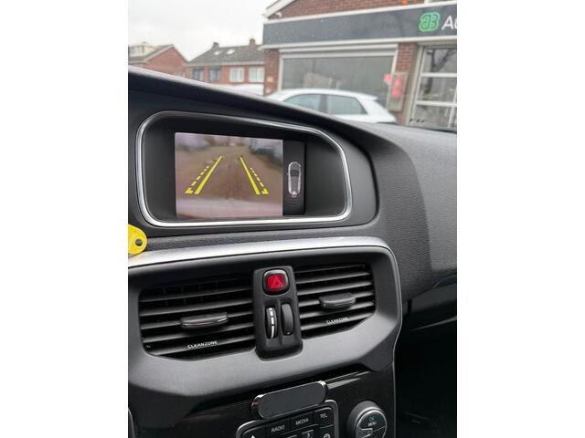 Volvo V40 1.5 T2 Polar+ | Standkachel | Achteruitrijcamera | LED Koplampen | Navigatie | Stoelverwarming | Parkeersensoren