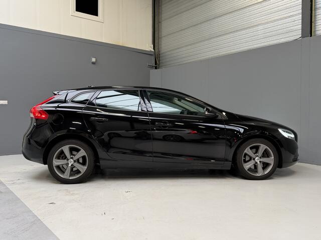 Volvo V40 2.0 T2 Momentum LED|Cruise|Navi|Winterpack