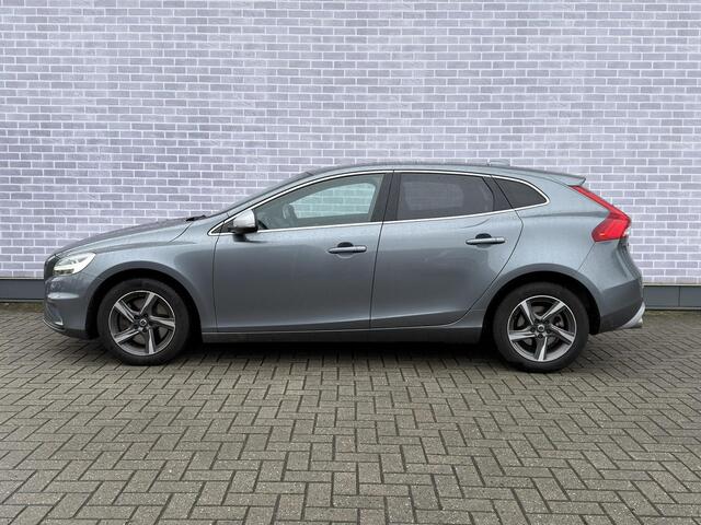 Volvo V40 2.0 D3 Business Sport | Lederen Bekleding | Achteruitrijcamera | Panoramadak | Keyless Start | Standkachel | Navigatie | Stoelverwarming | LED Koplampen |