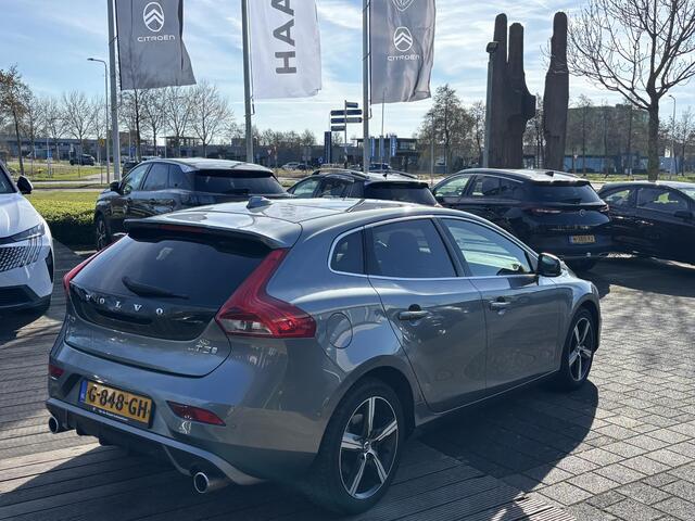 Volvo V40 1.5 T3 R-Design | Automaat | Sportive uitvoering | Leder interieur | Standkachel Panorama dak | DAB+ | Camera | Lage km stand!