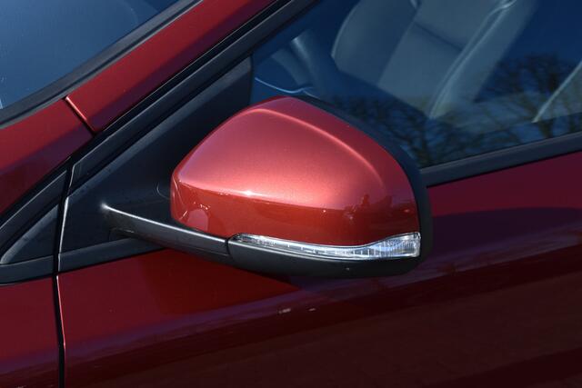 Volvo V40 T3 153PK Nordic+ | Stoelverwarming | Standkachel | Voorruitverwarming | Carkit | LED