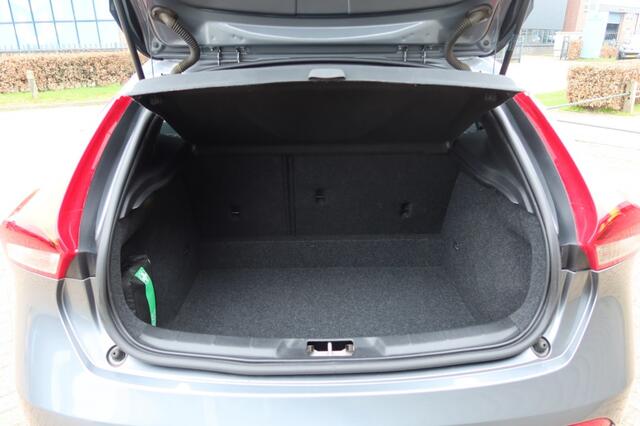 Volvo V40 1.5 T3 POLAR+ SPORT, R-DESIGN , PANO ENZ ....