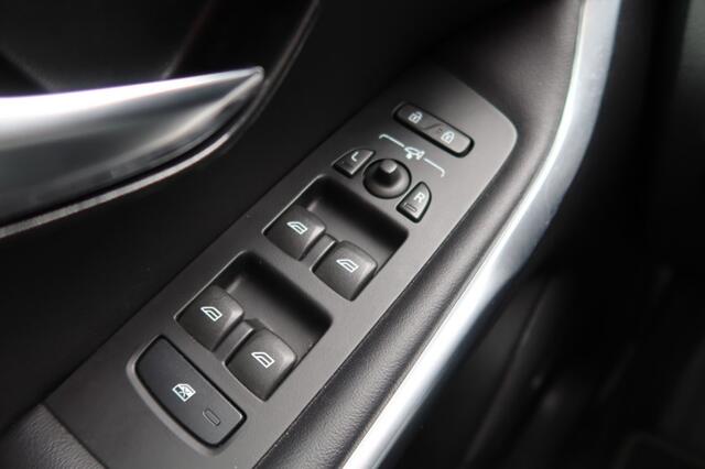 Volvo V40 1.5 T3 POLAR+ SPORT, R-DESIGN , PANO ENZ ....