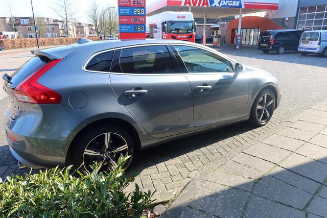 Volvo V40 1.5 T3 Polar+ Sport R-DESIGN I GEARTRONIC I PANORAMA I LEER I CAMERA