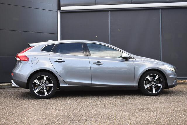 Volvo V40 1.5 T3 Polar+ Sport | Standkachel | Elek bedienbare stoelen met geheugen | Trekhaak |