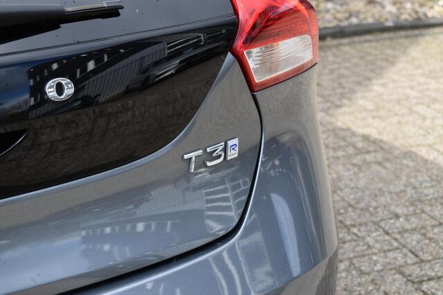 Volvo V40 T3 Automaat Polar+ Sport | Panoramadak | Achteruitrijcamera | Navigatie | Stoelverwarming | Standkachel | Trekhaak