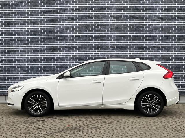 Volvo V40 T2 Nordic+ | Automaat | Navigatie | Cruise Control | High Performance Audio | Trekhaak | Stoelverwarming | LED Koplampen | Standkachel | Park Assist | Voorruit Verwarming | Climate Control | Volvo On Call