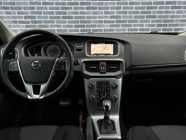Volvo V40 T2 Nordic+ | Automaat | Navigatie | Cruise Control | High Performance Audio | Trekhaak | Stoelverwarming | LED Koplampen | Standkachel | Park Assist | Voorruit Verwarming | Climate Control | Volvo On Call