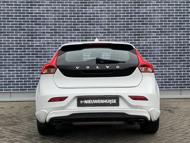 Volvo V40 T2 Nordic+ | Automaat | Navigatie | Cruise Control | High Performance Audio | Trekhaak | Stoelverwarming | LED Koplampen | Standkachel | Park Assist | Voorruit Verwarming | Climate Control | Volvo On Call