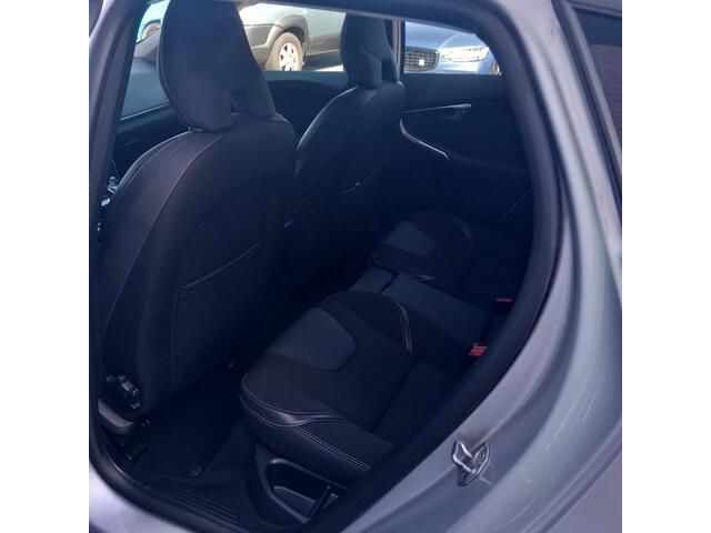 Volvo V40 1.5 T3 Nordic+ | Navigatie | Stoelverwarming | Verwarmde Voorruit | LED | Parkeersensoren Voor | Parkeerverwarming |