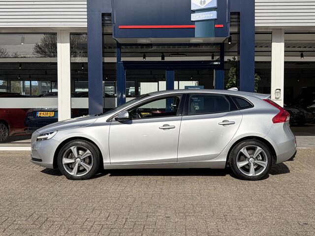 Volvo V40 2.0 T3 Nordic+ / NL-Auto / Dealer-Onderhouden / Standkachel / Stoelverwarming / Cruise-Control / Climate-Control / LED / Radio-Bluetooth / Navi / Verwarmde-Voorruit / PDC-Achter / 17'' LMV / ENZ.