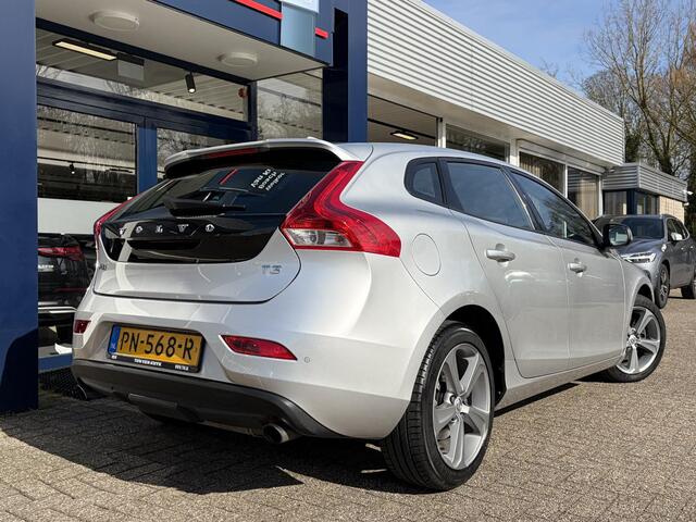 Volvo V40 2.0 T3 Nordic+ / NL-Auto / Dealer-Onderhouden / Standkachel / Stoelverwarming / Cruise-Control / Climate-Control / LED / Radio-Bluetooth / Navi / Verwarmde-Voorruit / PDC-Achter / 17'' LMV / ENZ.