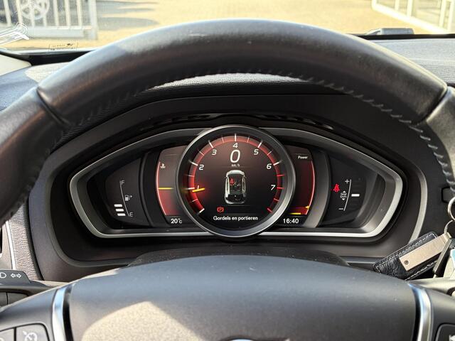 Volvo V40 2.0 T3 Nordic+ / NL-Auto / Dealer-Onderhouden / Standkachel / Stoelverwarming / Cruise-Control / Climate-Control / LED / Radio-Bluetooth / Navi / Verwarmde-Voorruit / PDC-Achter / 17'' LMV / ENZ.